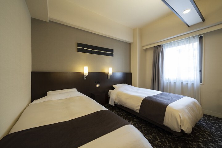 Room 28 of 100