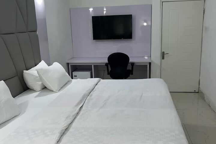 Room 3 of 20