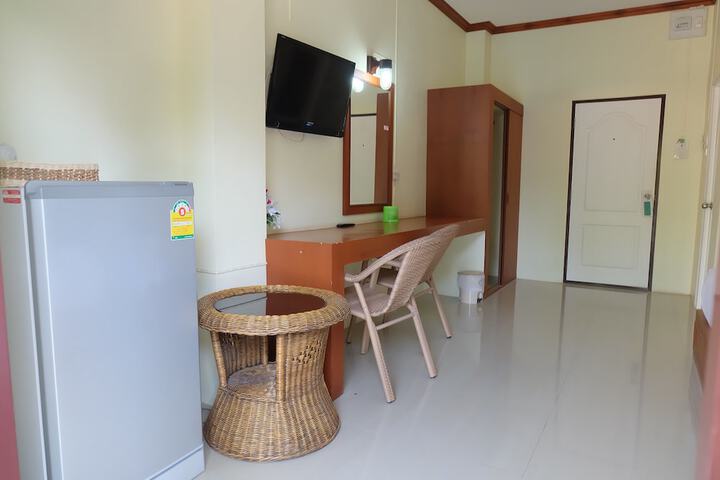 Room 6 of 16