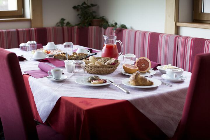 Breakfast/Coffee Service 27 of 38