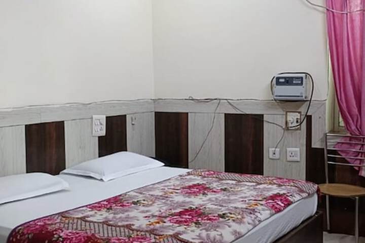 Room 5 of 17
