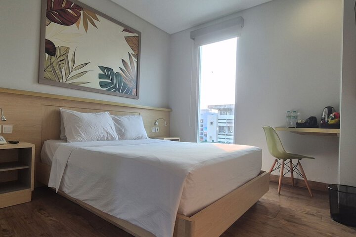 Room 4 of 8