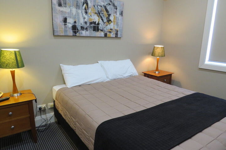 Room 10 of 24