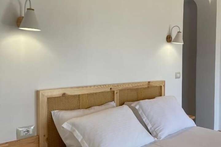 Room 7 of 12