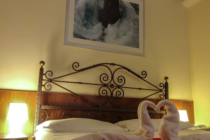 Room 10 of 14
