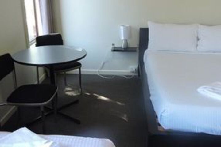 Room 6 of 17