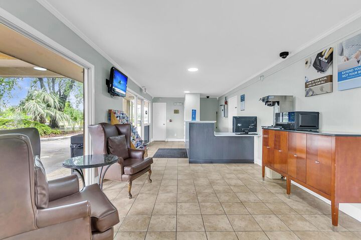 Entrance & Lobby