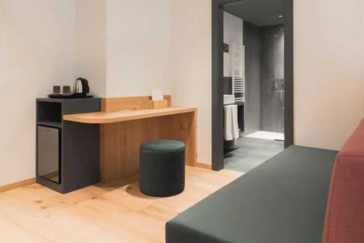 Room 45 of 173
