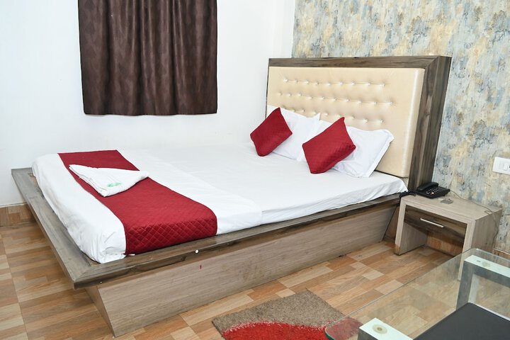 Room 5 of 15