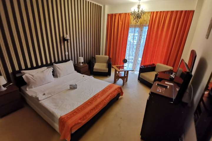 Room 6 of 41