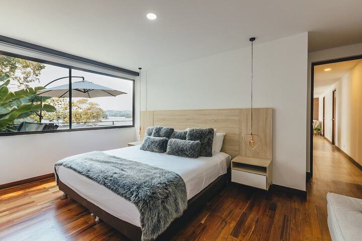Room 35 of 184