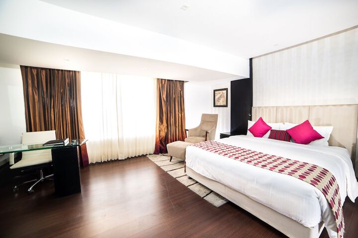 Room 5 of 6