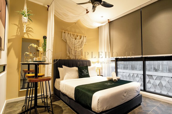 Room 10 of 100