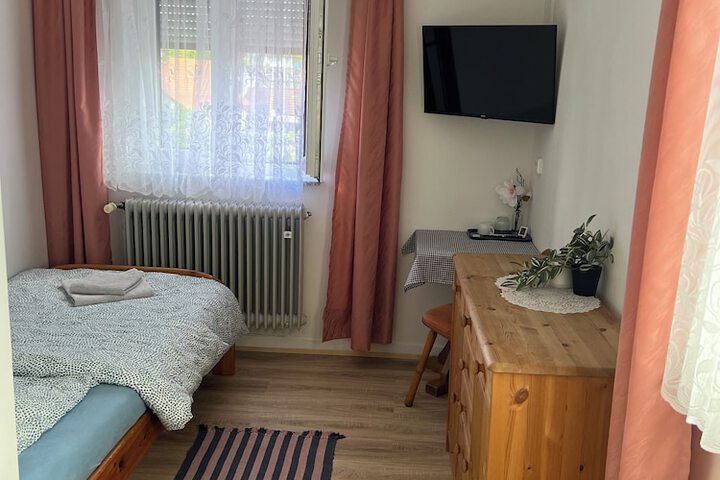 Room 3 of 40