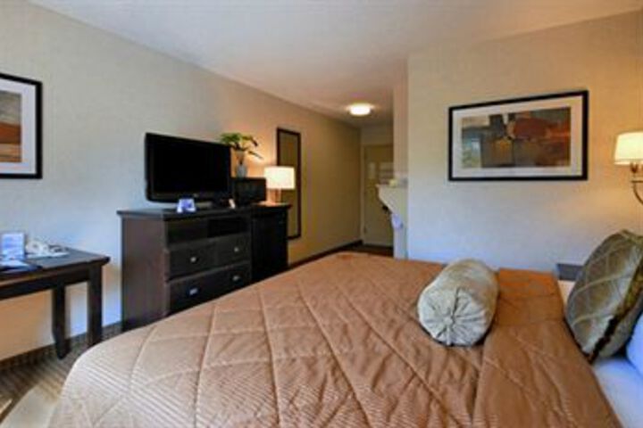 Room 6 of 19