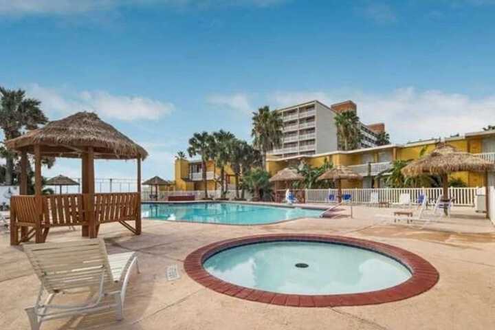 Pool Hotel