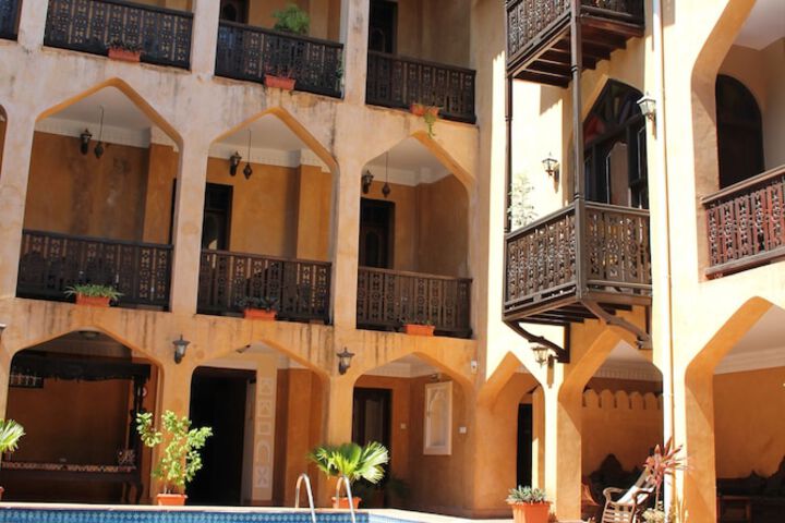 Hotel Exterior 127 of 143