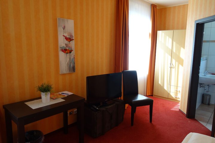 Room 12 of 35
