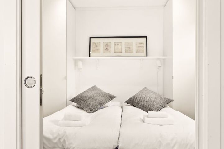 Room 3 of 69