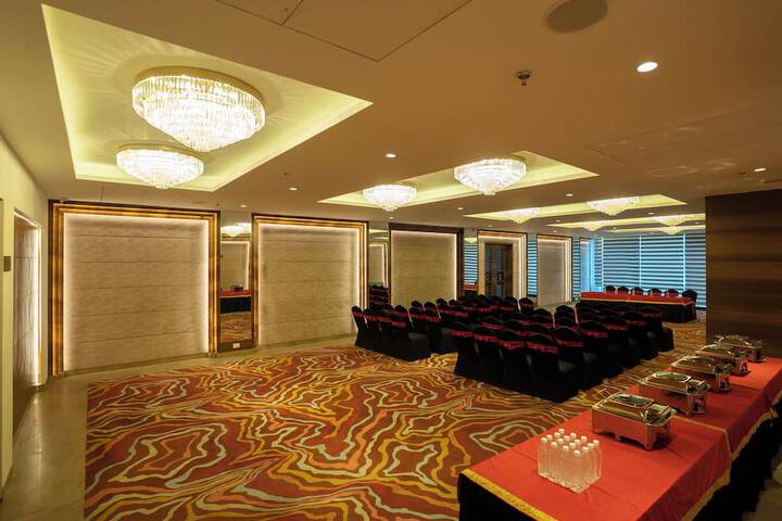 Ballroom/Hall 49 of 60