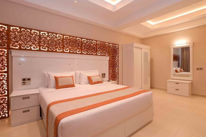 Room 4 of 17
