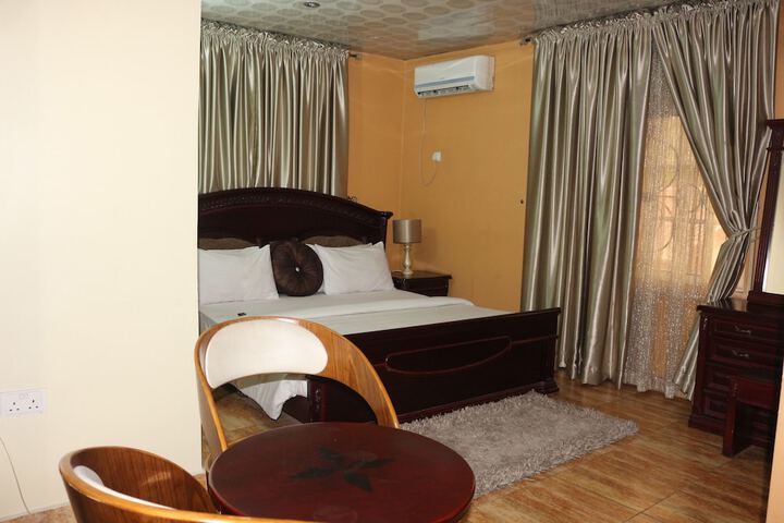Room 7 of 28