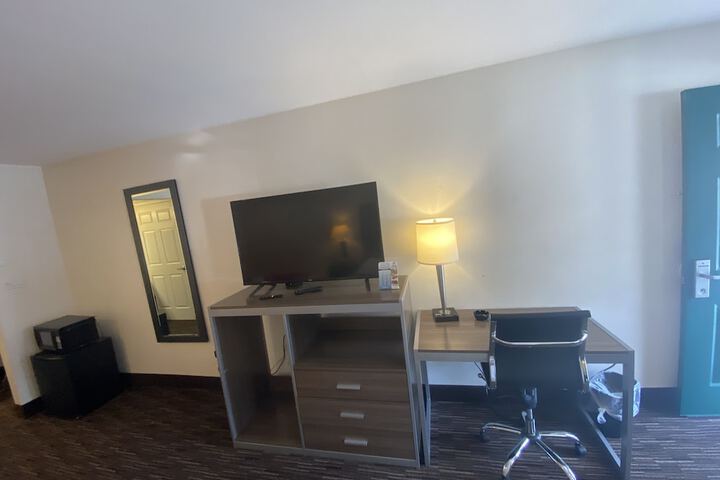 Room 10 of 26