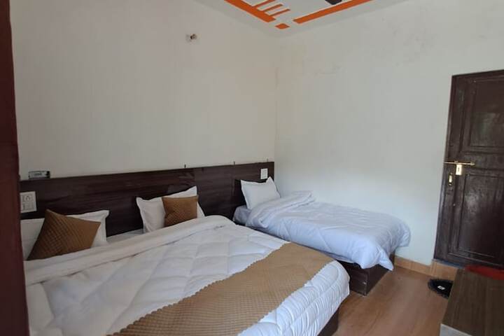 Room 9 of 13