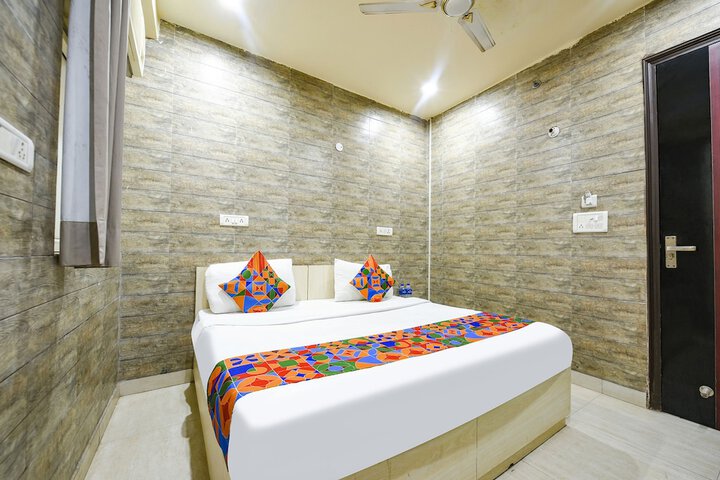 FabHotel Model Town