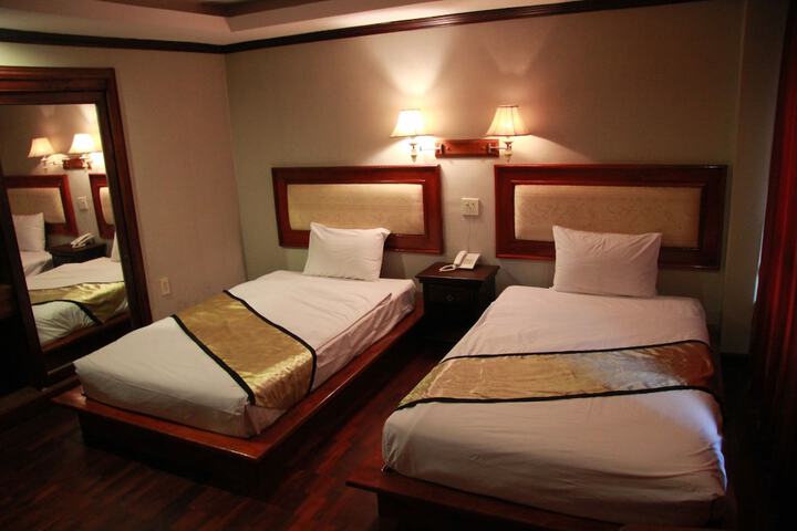 Room 7 of 17