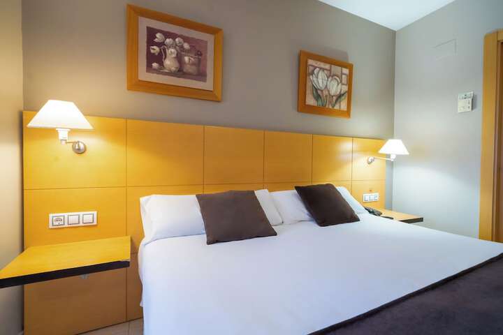 Room 27 of 132