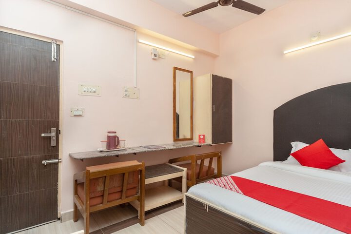 Room 7 of 16