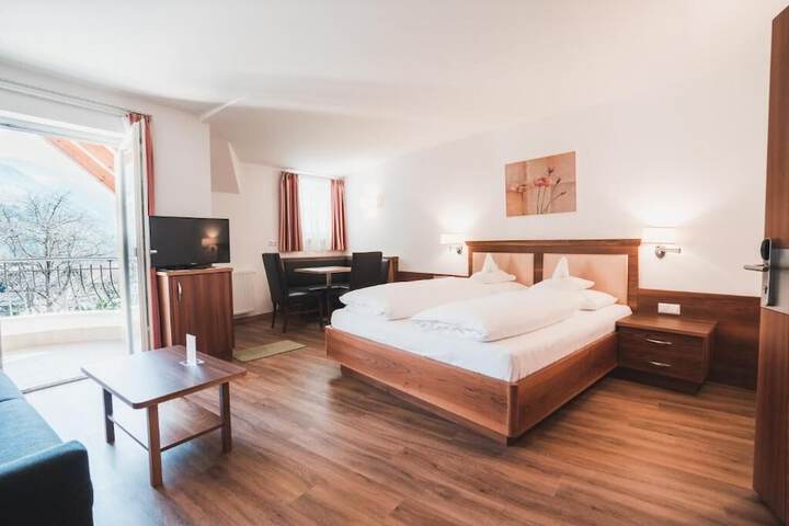 Room 4 of 61