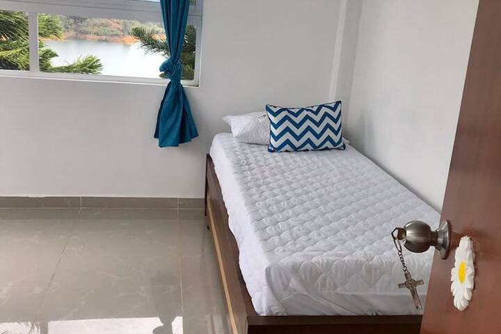 Room 4 of 72