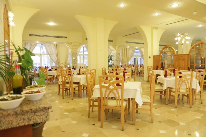 Dining 10 of 23