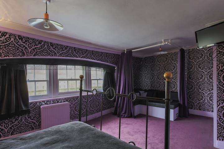 Room 196 of 272
