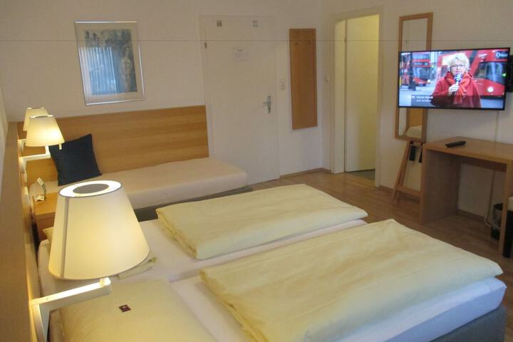 Room 4 of 34