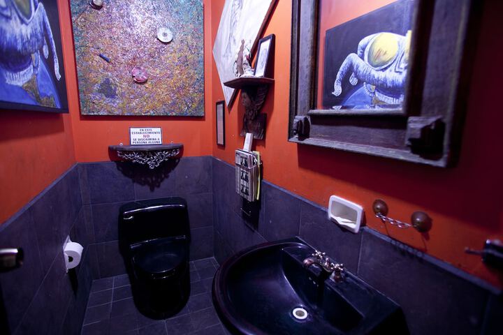 Room 16 of 80