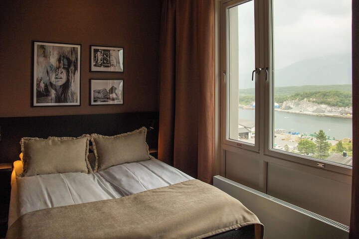 Room 34 of 90