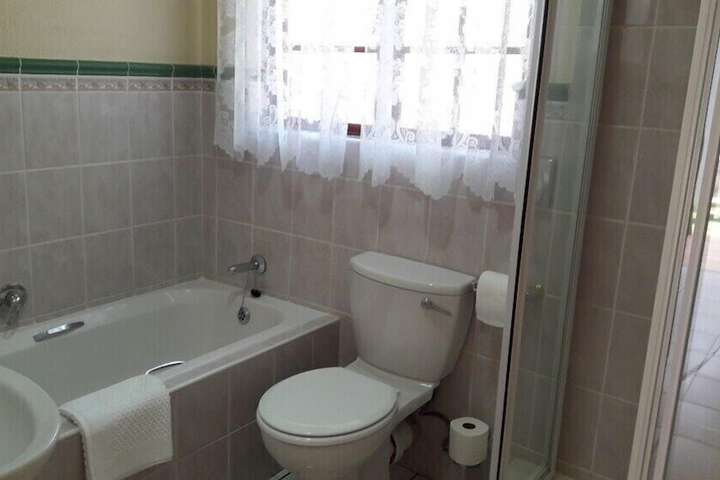 Room 4 of 10