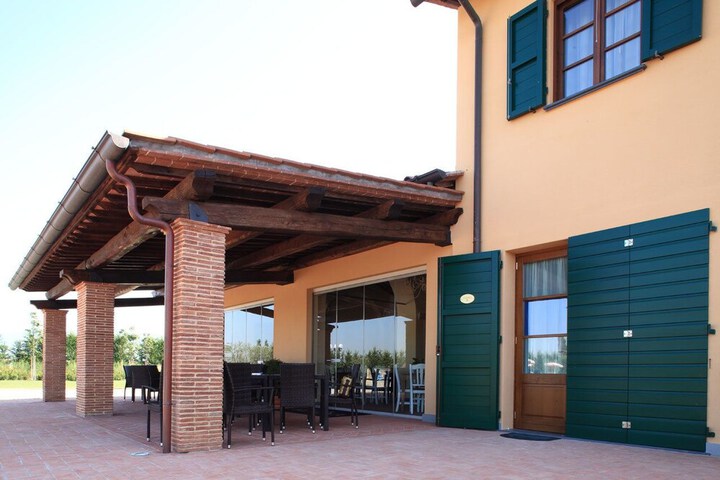 Hotel Exterior 33 of 40