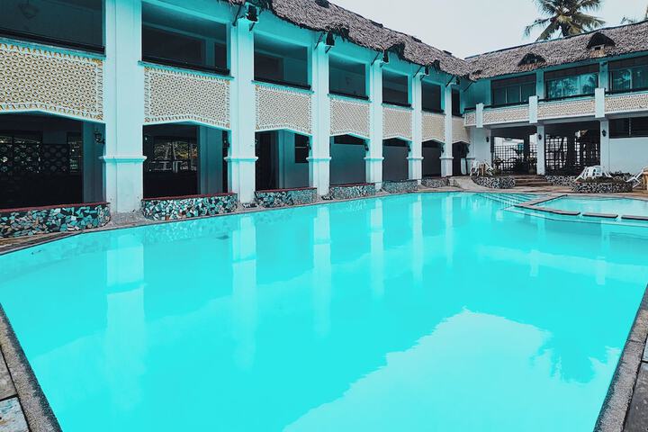Pool 65 of 103
