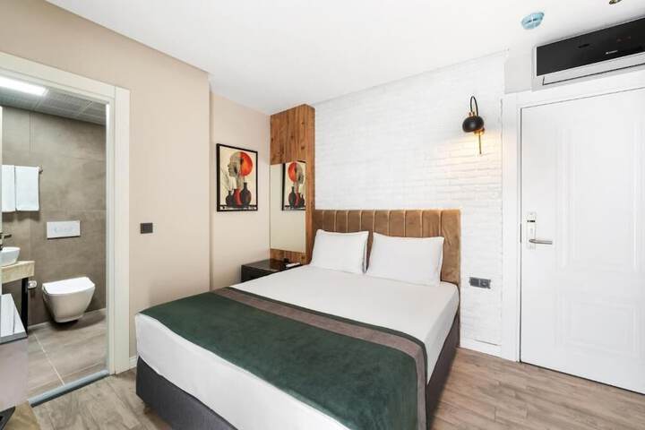 Room 8 of 25