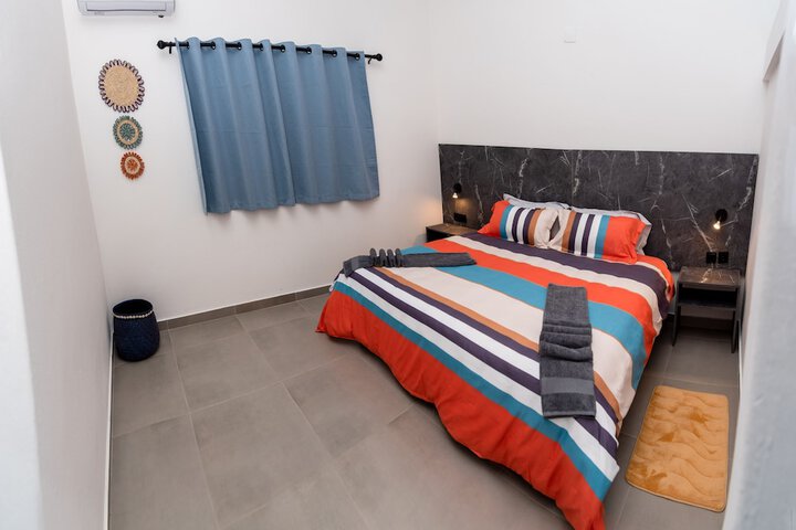 Room 8 of 17