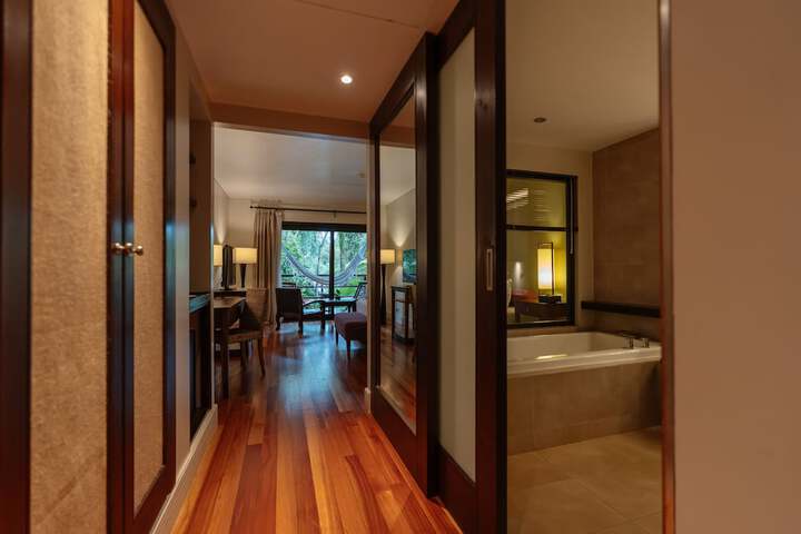 Room 21 of 182