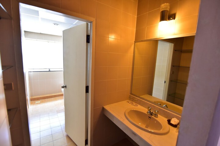 Room 44 of 55