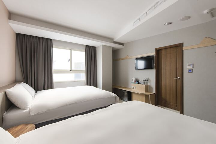 Room 12 of 38