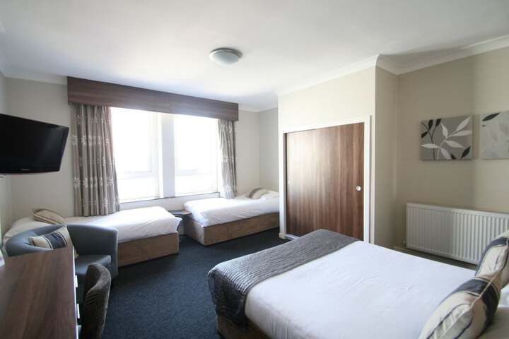 Room 27 of 83