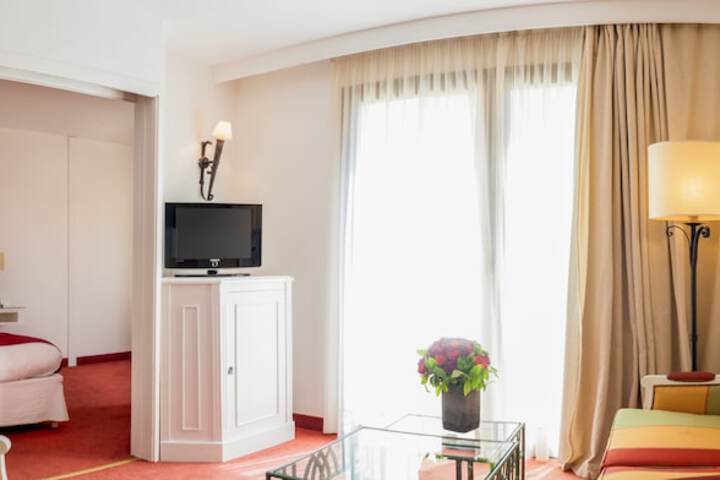 Room 9 of 39