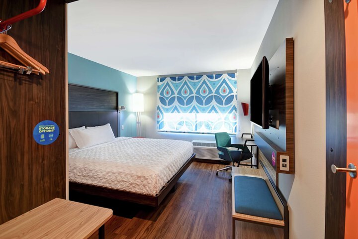 1 King Bed (6 of 12)